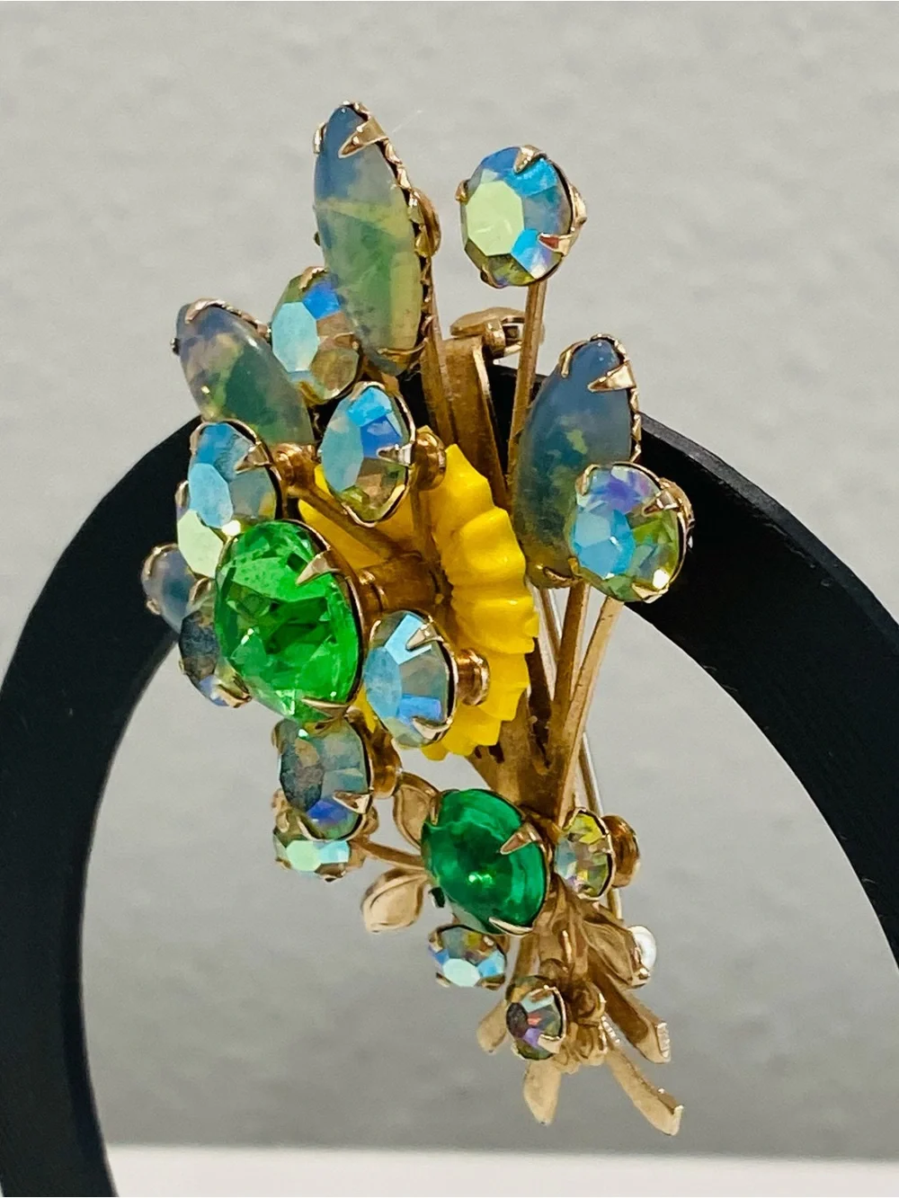 Vintage Green Aurora Borealis Rhinestones Brooch Yellow Plastic Flower Rivets